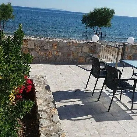 Apartament Votsalo & *